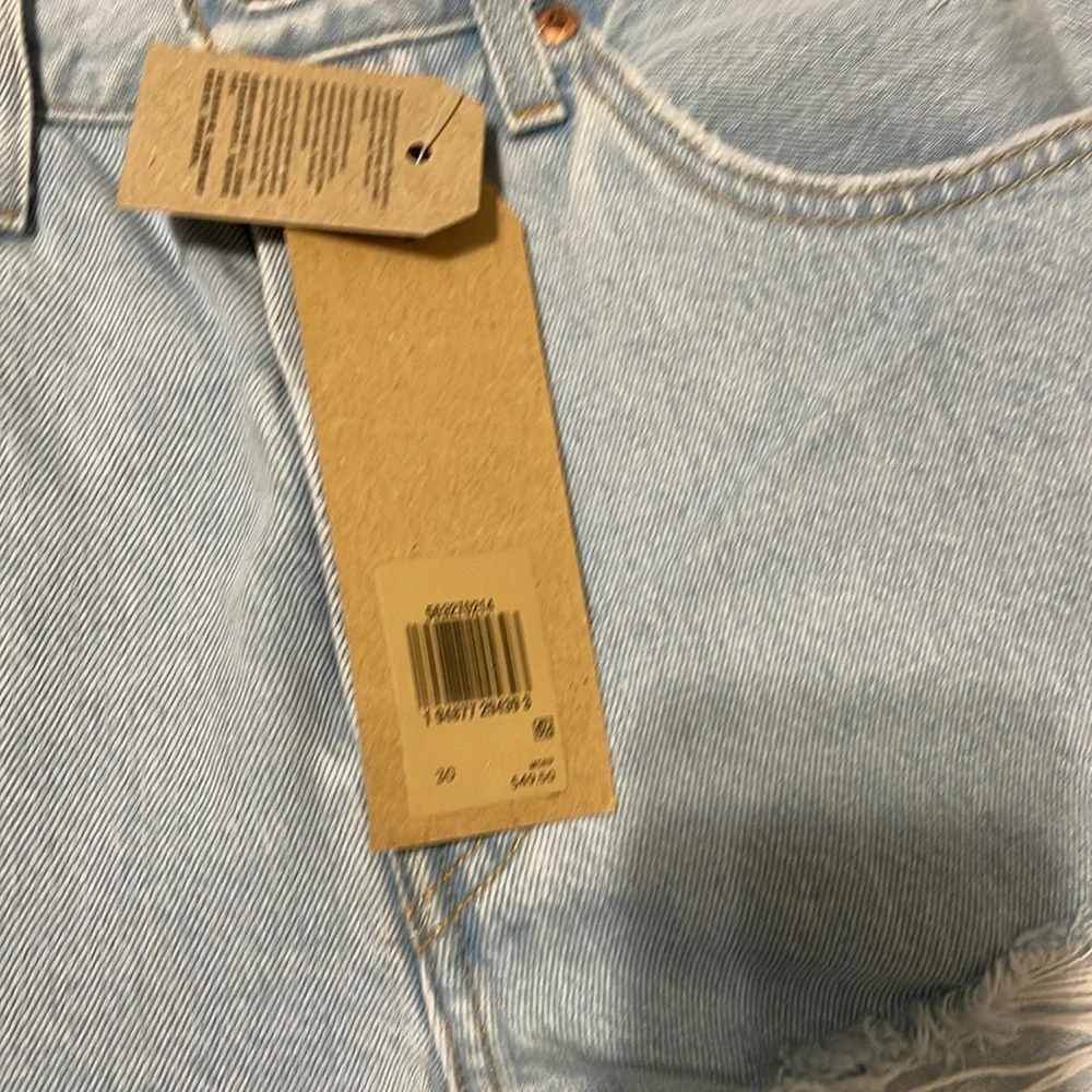 New with tags Levi light wash 501 shorts - Picture 3 of 3